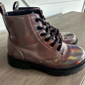 Kids metallic lace up boots